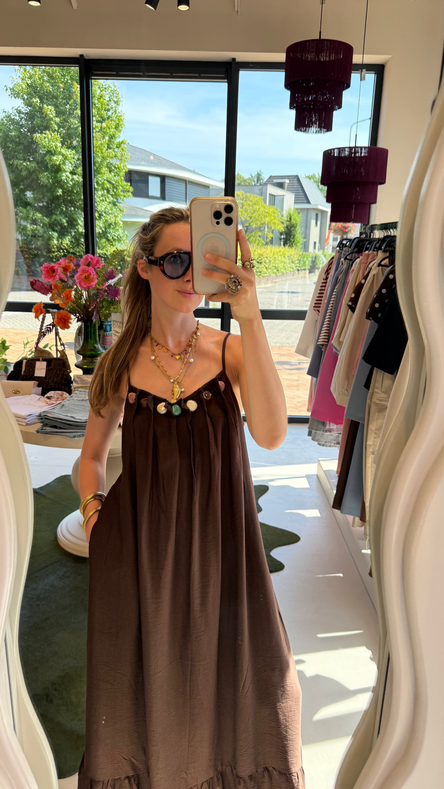 Maxi dress met kralen - bruin