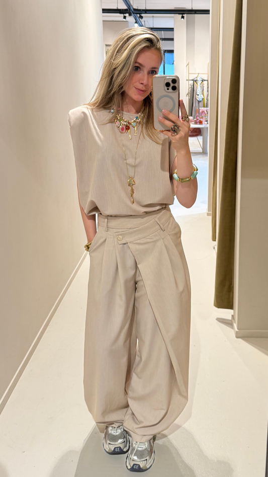 Top met schoudervulling - beige