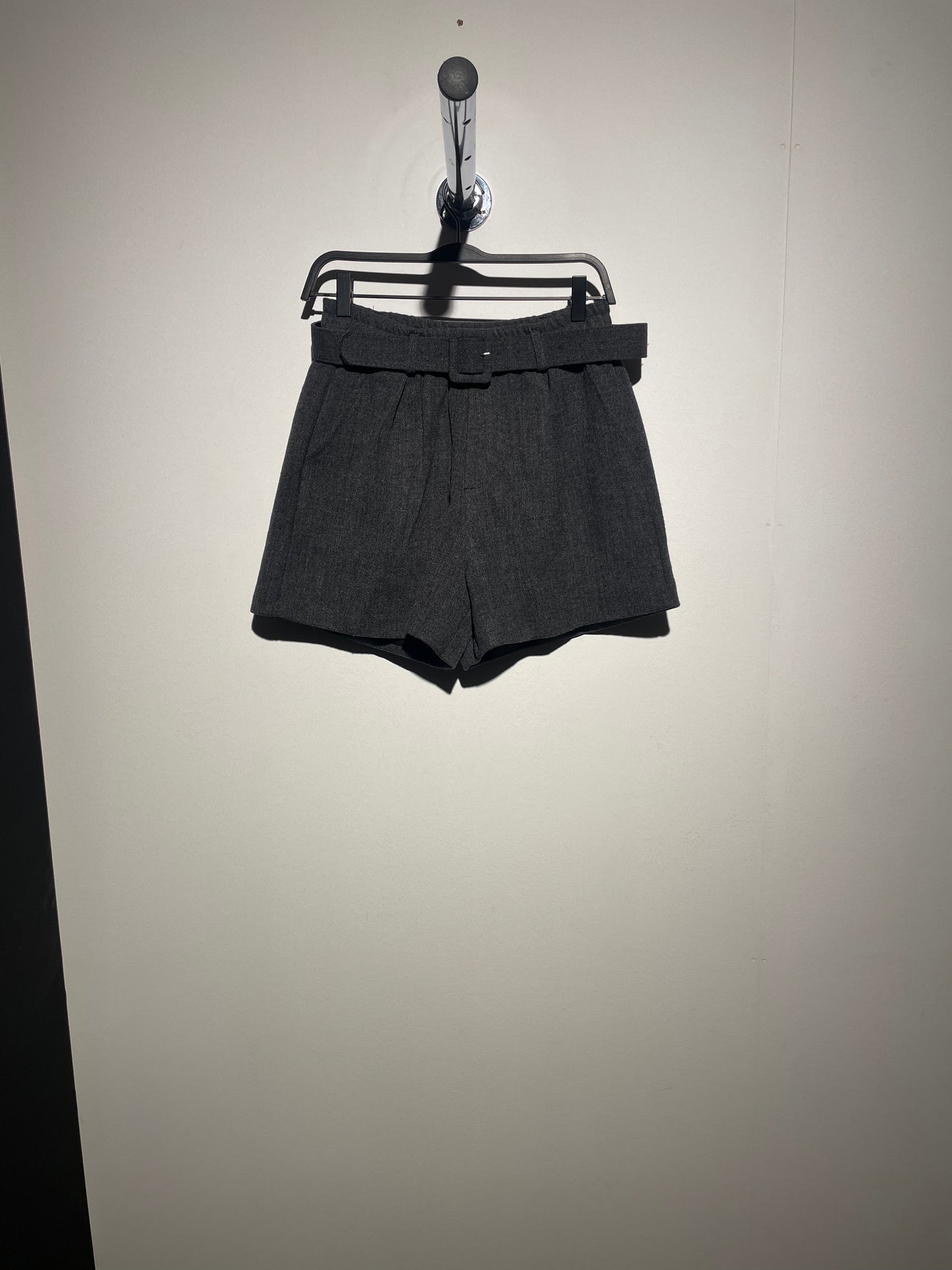 Knitted short grijs